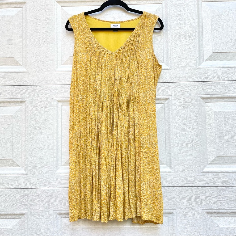 NWOT Old Navy mustard floral midi dress size Medium. Small pleating  on chest.